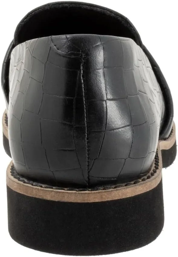 SoftWalk Women's Walsh Loafer