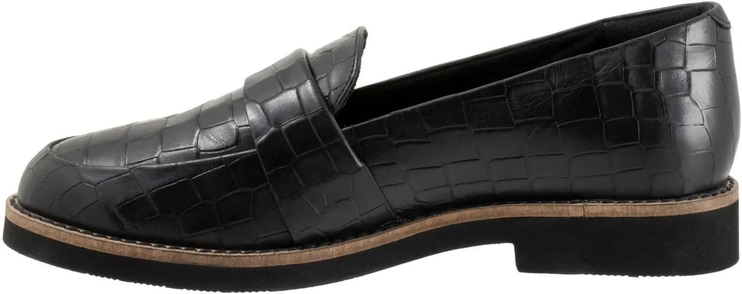 SoftWalk Women's Walsh Loafer